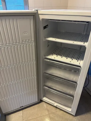Freezer Vertical Electrolux Inverter 167L