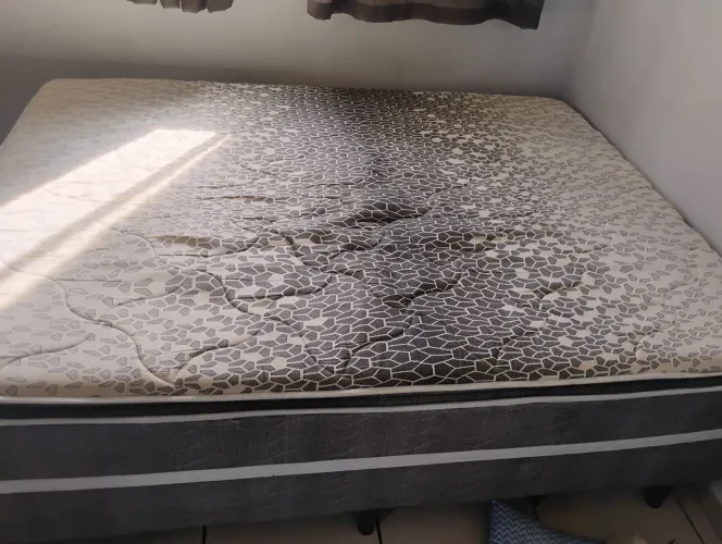 Vendo cama box de casal 