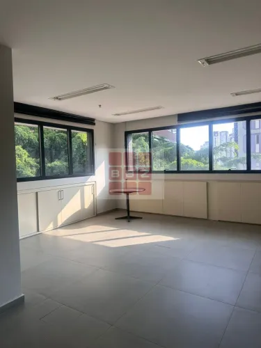 Sala para locação na Vila Mariana, São Paulo-SP: 1 sala, 1 banheiro, 1 vaga de garagem, 42