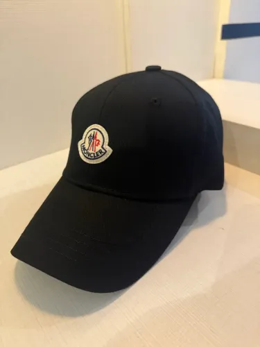 Boné Moncler Preto NOVO