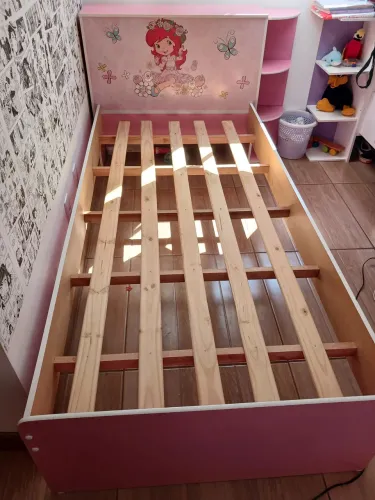 Vendo cama solteiro semi nova S/ Colchão
