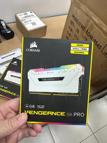 Memória RAM DDR4 Corsair Vengeance RGB Pro 2666Mhz - 2 x 8gb