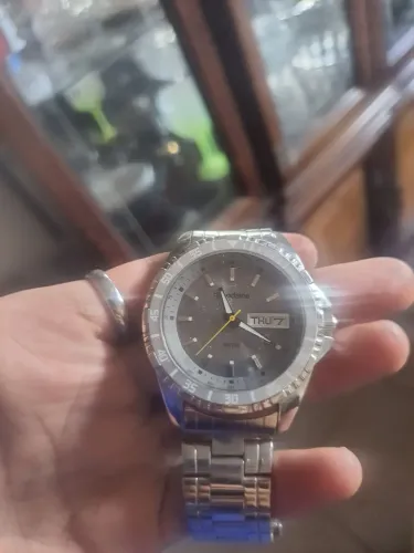 Relógio marca mondaine