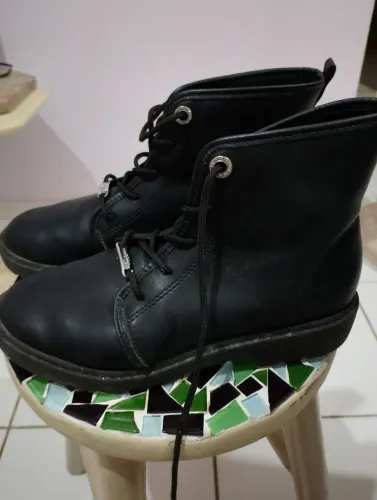 Bota quase nova 