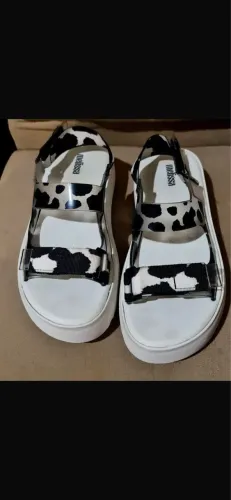 Vendo Melissas seminovas