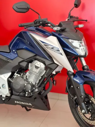 CB 300F ABS 2026/26 EMPLACADA
