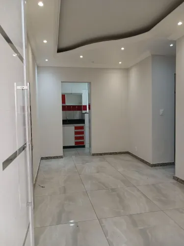 Apartamento 1° Andar - Recém Reformado - Próximo Região Comercial - Com Garagem