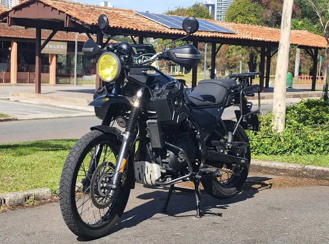 Moto Royal Enfield Himalayan 411 Preta 2019