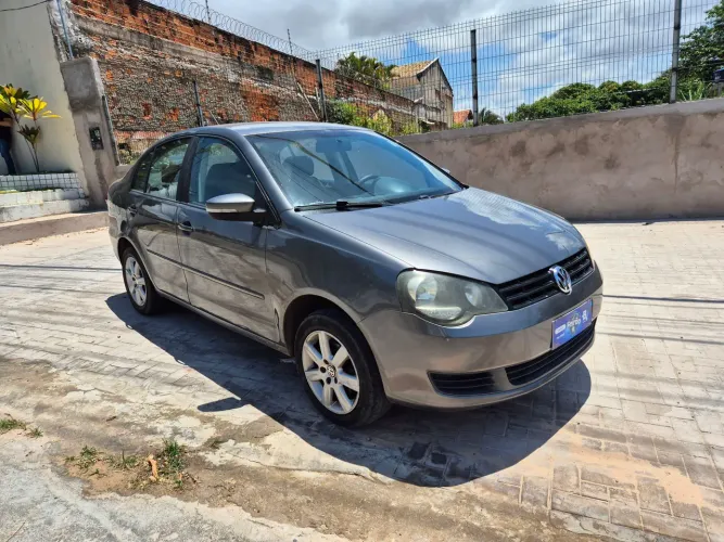 Volkswagen Polo Sedan 1.6 MI Total Flex 8V 4P 2013