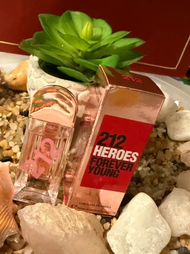 Miniatura perfume 212 heroes - Carolina Herrera - NOVO - 7ml