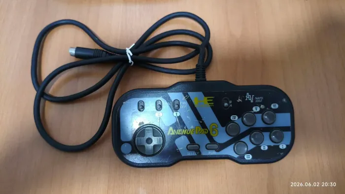Controle PC Engine de 6 botões Avenue PAD 6