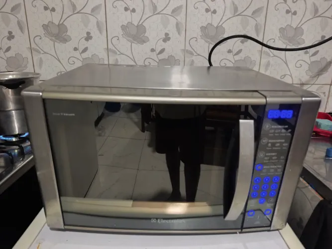 Vendo microondas eleltelux