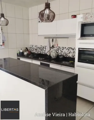 Casa 3 Dorms com Piscina e Energia Solar na Vila Nova