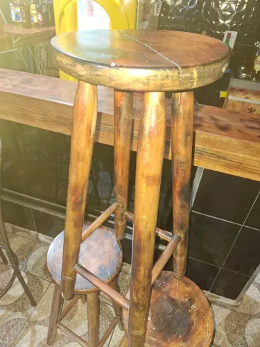 Vende-se bancos de madeiras
