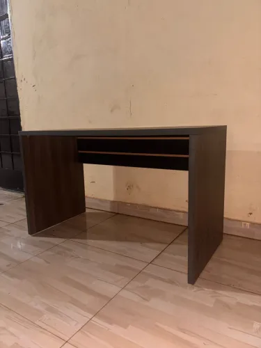 Mesa/Escrivaninha 60x120 em perfeito estado