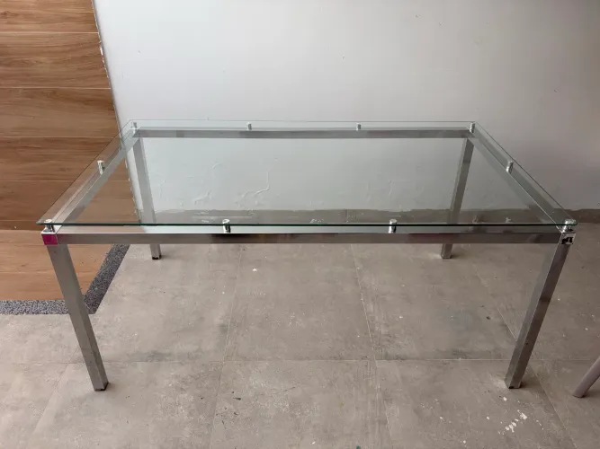 Mesa de vidro com inox