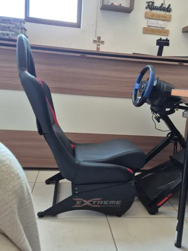 Cockpit completo com volante e pedais TrustMaster T150 