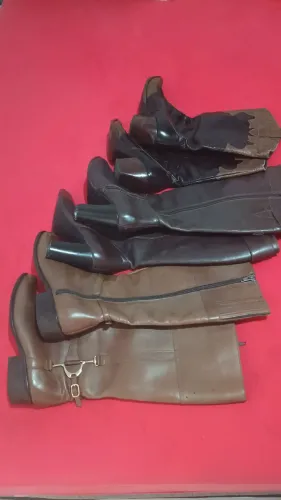 Vendo 3 pares de Bota tudo por 45,00 