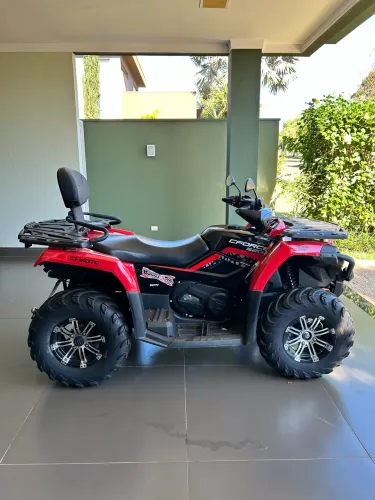 Quadriciclo Cforce 520
