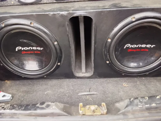 Vende-se dois sub da Pioneer