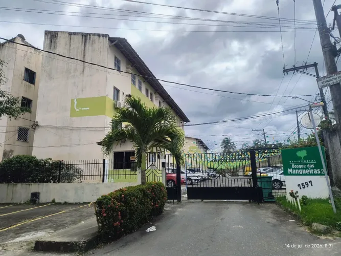 Apto 2/4 a venda em Condomínio Fechado