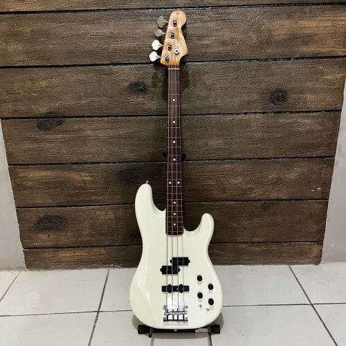 Baixo Precision Jazz FretLess