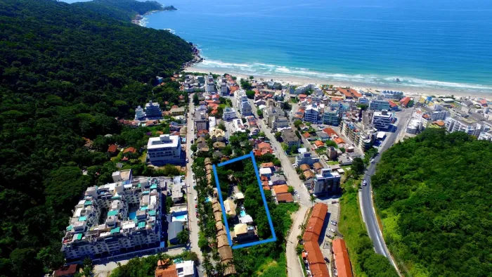 Prédio inteiro/ Pousada/ Área à venda para incorporação - Bombinhas / Praia de Bombas