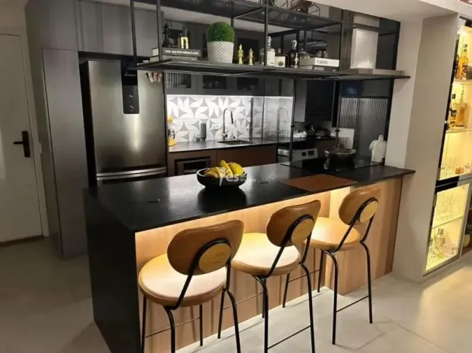 Apartamento semi mobiliado para locação com 80m² de área útil, sendo 3 dormitórios, 1 suít