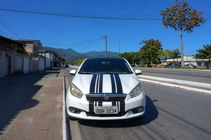 Fiat Grand Siena Tetrafuel 1.4 EVO F. Flex 8V 2014