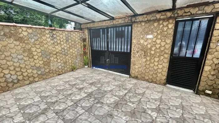 Sobrado à venda 3 quartos suíte edícula Embaré Santos/SP