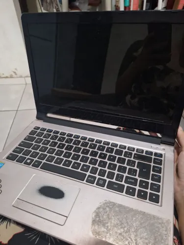 Notebook positivo c/ defeito na placa