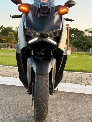 XMAX 300 Connect . Preta carbon -,2026