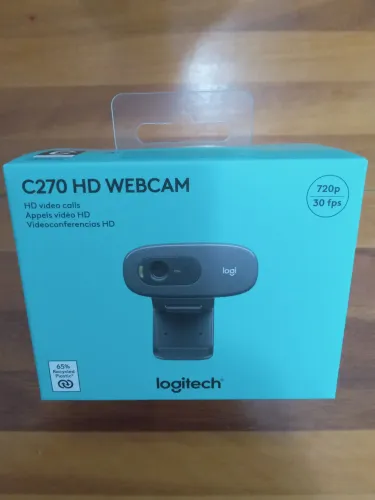 WEBCAM HD LOGITECH C270 COM MICROFONE EMBUTIDO E 3MP P/CHAMADAS/GRAVAÇÕES - CAIXA LACRADA