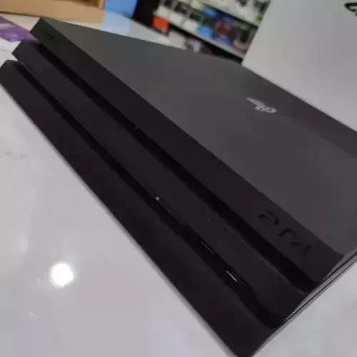 Playstation 4 pro 1 t,b usado 14 jogos dois controles 