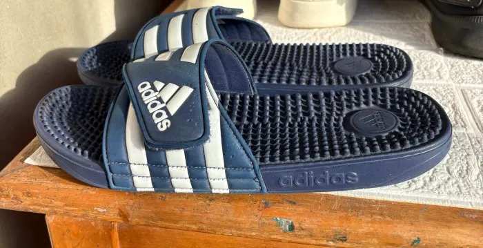 Vendo chinelo adidas adissage