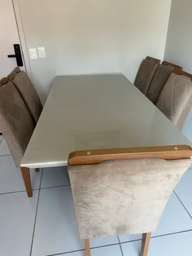 Vende-se está Linda mesa