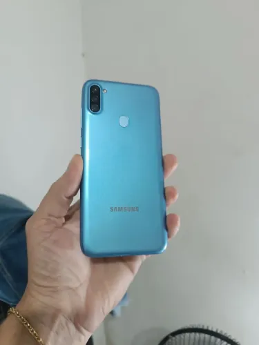 Vendo Samsung Galaxy a 11 semi novo funciona tudo 