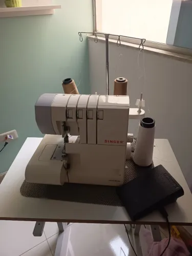 Máquina overloque Singer Doméstica