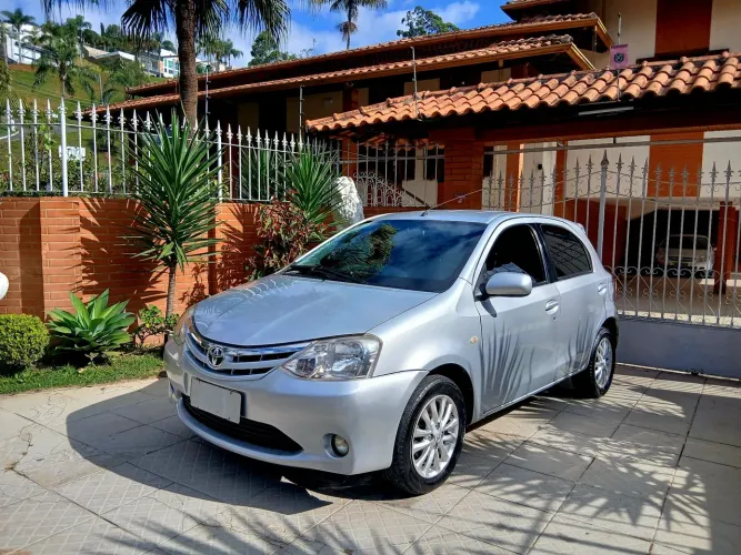 Toyota Etios XLS 1.5 Flex 16V 5P Mec. 2013