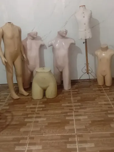 Estou vendendo 6 manequinho Estou $ 200.00 pra vender logo
