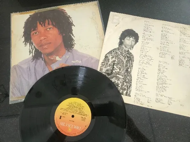 Disco de vinil Djavan com encarte