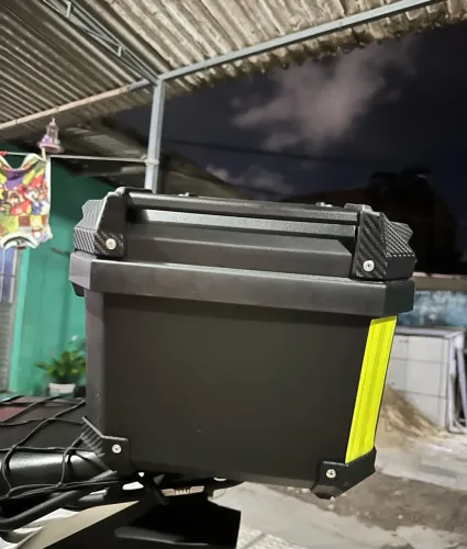 Baú Para Moto Soarfly 45l Em Abs, Com Suporte E Encosto, Preto