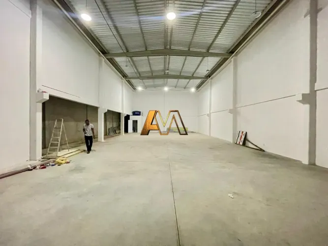 GALPÃO BEM LOCALIZADO NO CAMINHO DAS ARVORES