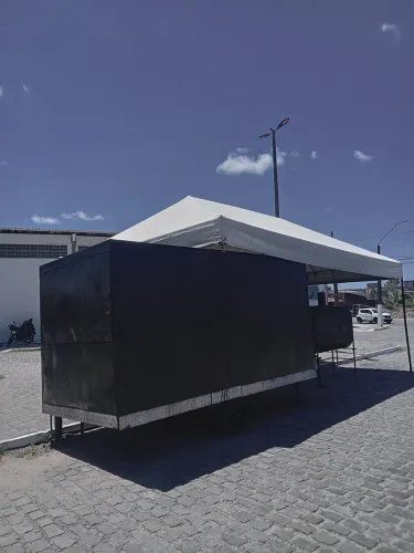 Vendo um treiler 2 metros por 4. Tenda e várias coisas juntas.