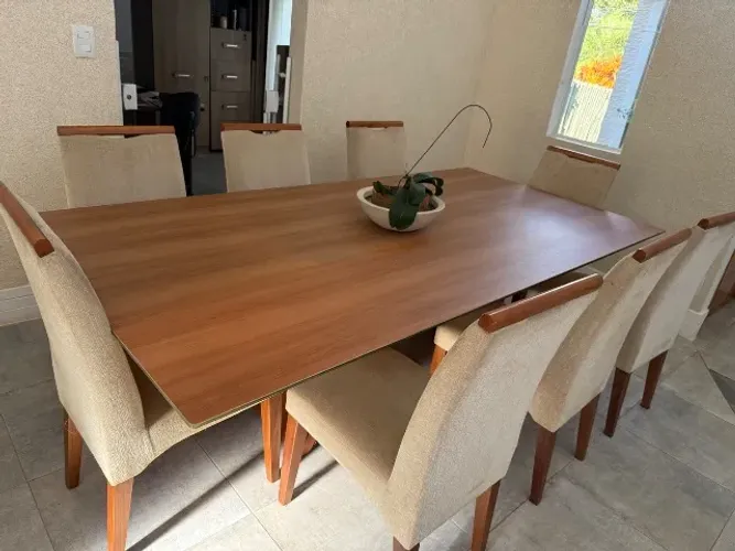 Jogo de Mesa de jantar com aparador