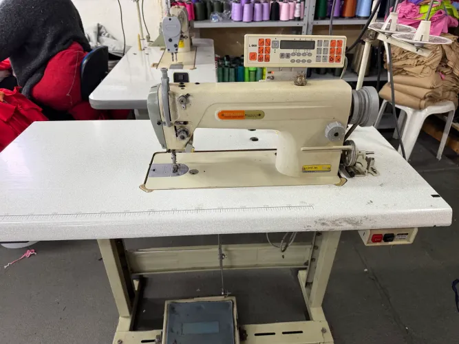 Vendo Máquina de Costura Reta Eletrônica Industrial SIRUBA