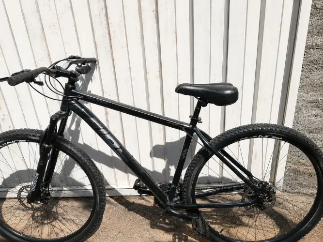 Bicicleta First Lifty Run MTB Aro 29 Freio a Disco - Bem Conservada