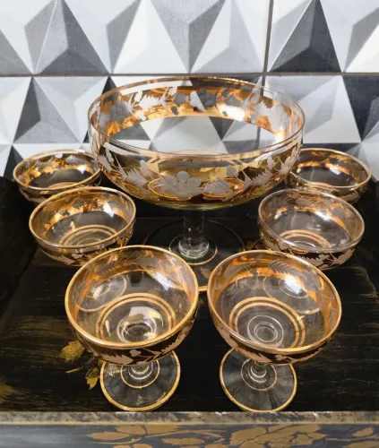 Poncheira e Taças de Cristal Filetadas a Ouro