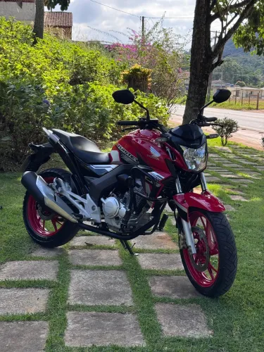 Honda CB250 Twister 2021