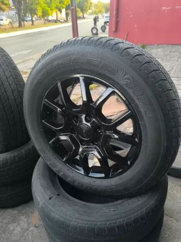 Vendo jogo de roda aro 18 da ranger com pneus excelente